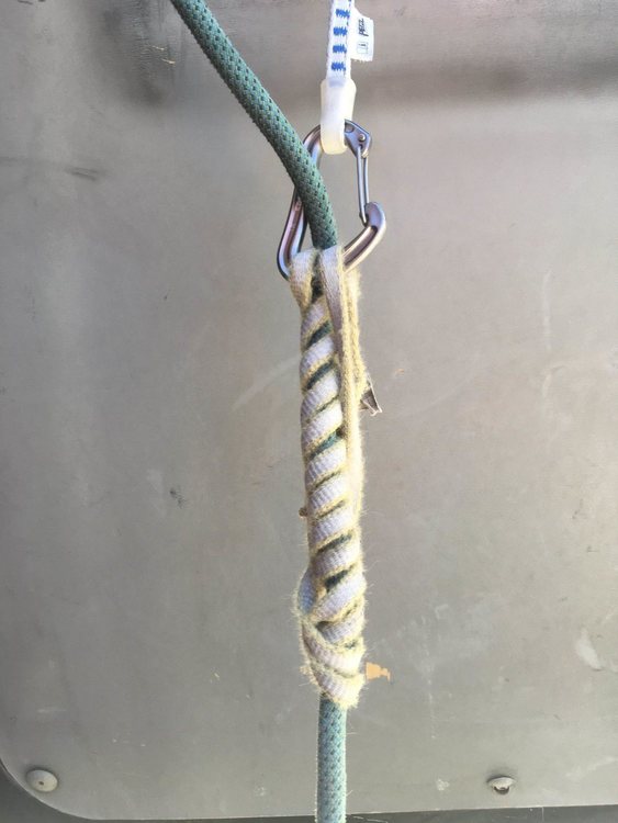 Lead Rope Solo Back Feeding Solution