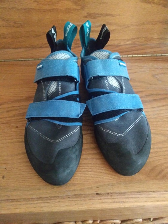 Women's La scarpa climbing shoes. Size 37.5 and 42