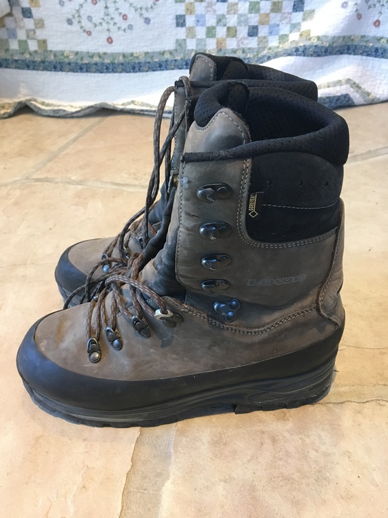 FS: Lowa Tibet Hi GTX Mountaineering boots, Crampons, R3 and other layers: Outdoor Research, Norrona, Strafe