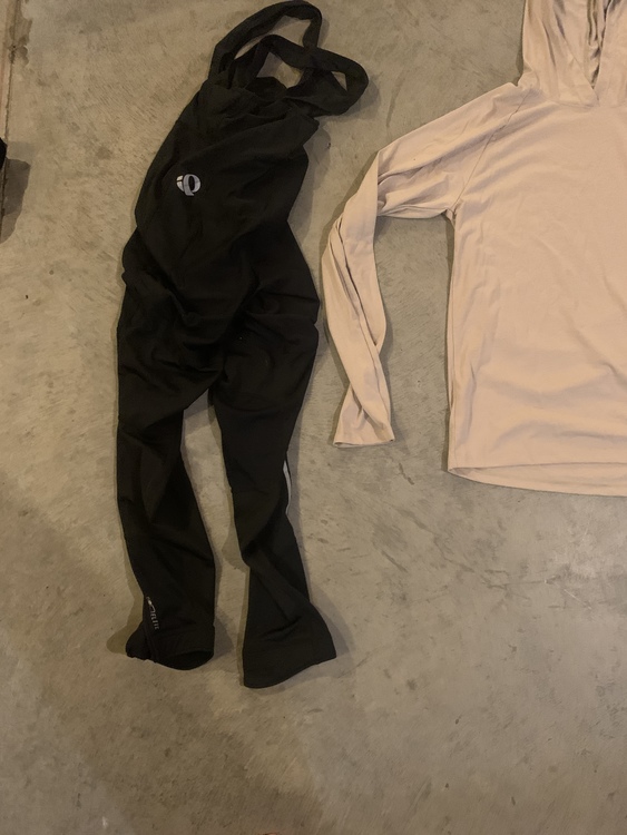 Clothing (Patagonia, Mammut, Smartwool), Sunglasses, MTB Shin pads 