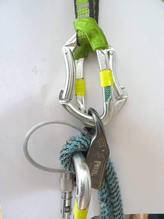 Petzl Reverso Attachment Point, 2 Carabiners?