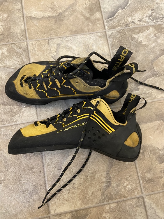 FS: Women’s Katana Lace, Boulder - Thread Detail - Lightweight Hiker