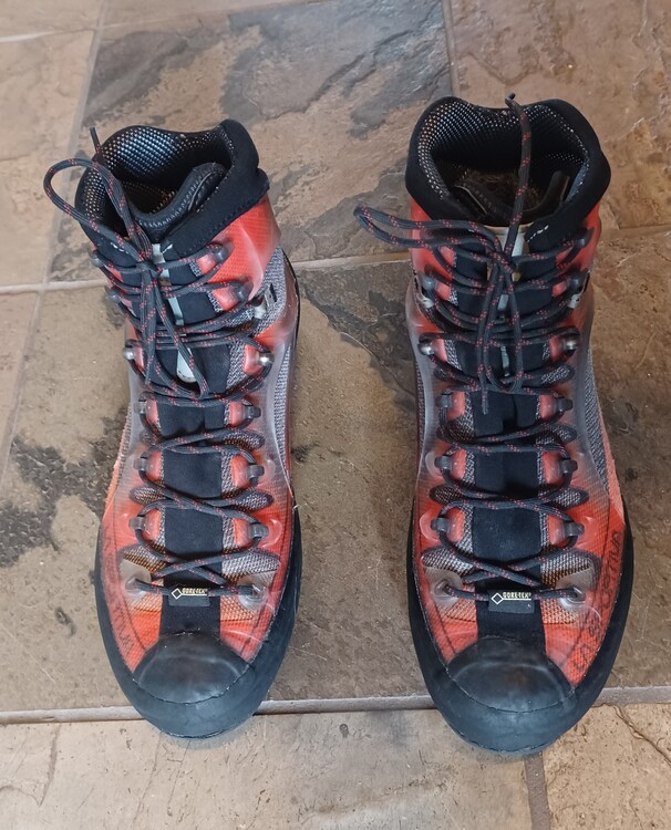 Light Mountaineering Boots For Sale