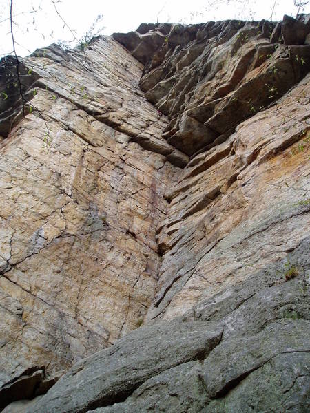 The route. At the final huge triangular roof, the regular route traverse left on the face then up the arete. The "Direct" (not really particulary direct) climbs into the right-facing corner at the right of the triangular roof and then left around the next roof.