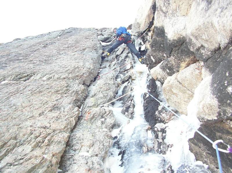 Chris Sheridan on a mixed pitch leading up to the namesake snow bench. This pitch is not usually part of the route and lies to the right of the route Right Gully, but it looked fun, so we gave it a go. Taken on 3/4/06.
