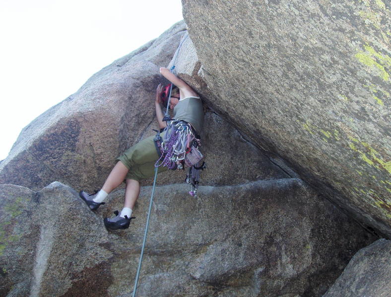 The head jam is a common technique for surmounting the awkward alcove on the final pitch!