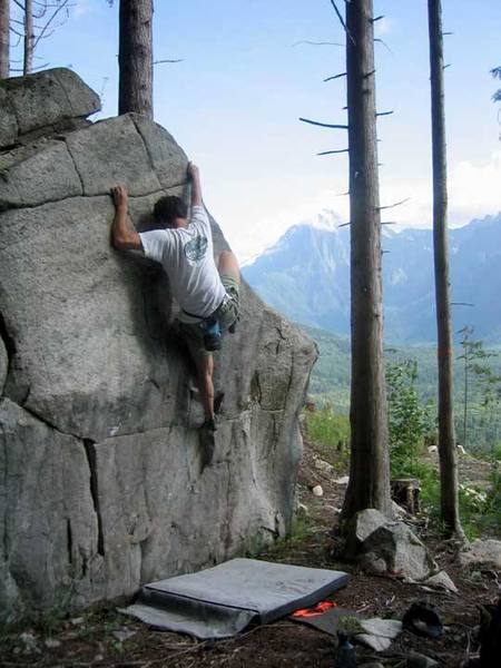 warmup boulder at the entrance to East Forest
