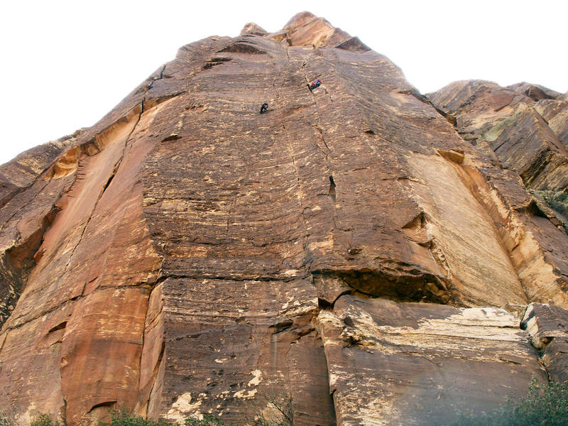 Tri-sands starts on the right side of the photo. The 2nd pitch crack can just be seen. Climbers are atop 2nd pitch and another is rappelling from 3rd.