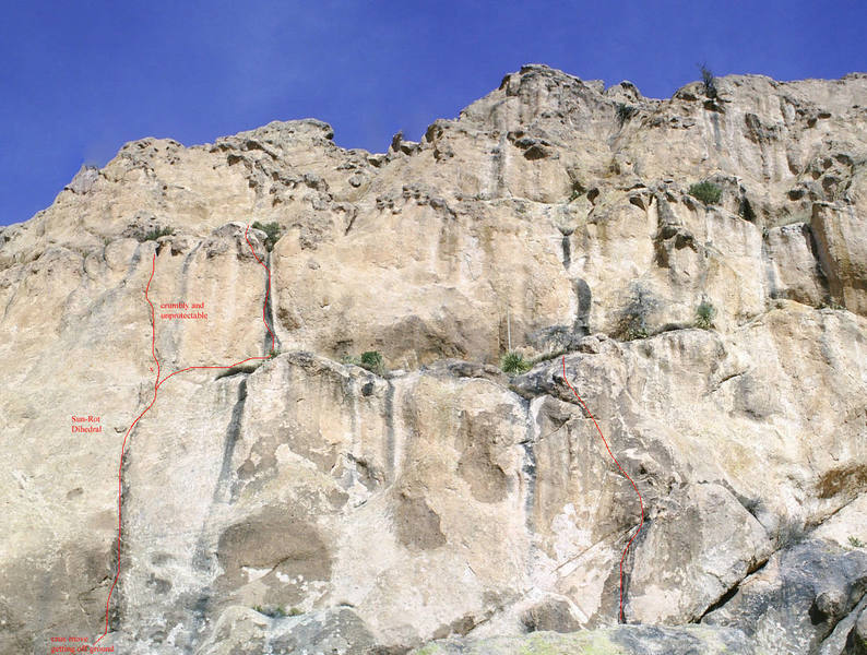 Serpentine (Sun-Rot) is on the left. The crux start is not shown