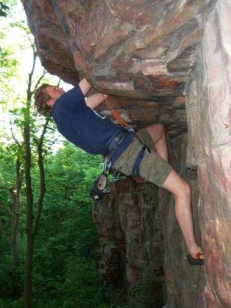 Here's Ian setting the bomber fist jams. Not a great pic of the crack...but a good one of the roof. 2006-06-02