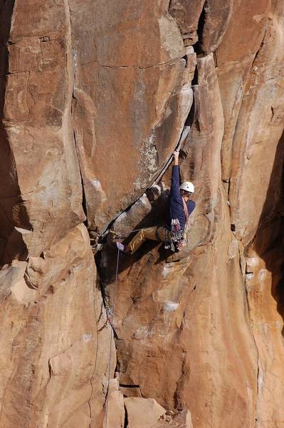 Mark Hawthorne leading through the overhanging finish of Queenfolia