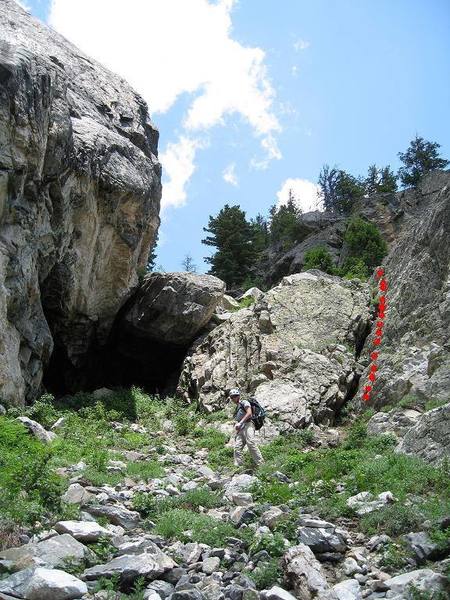 After hiking up the talus, pass a steep initial section of gully to the right. Then continue up the loose gully above to the apron slab below the buttress.
