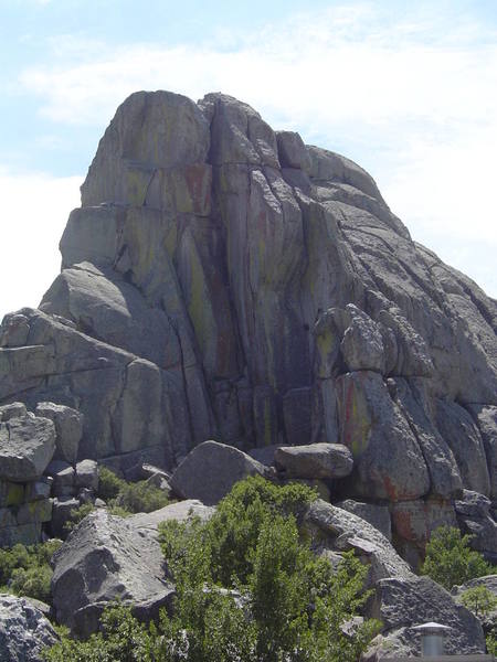 The N. Side of the Upper Breadloaves. Chris' crack projects are on the overhanging center section of the yellow face
