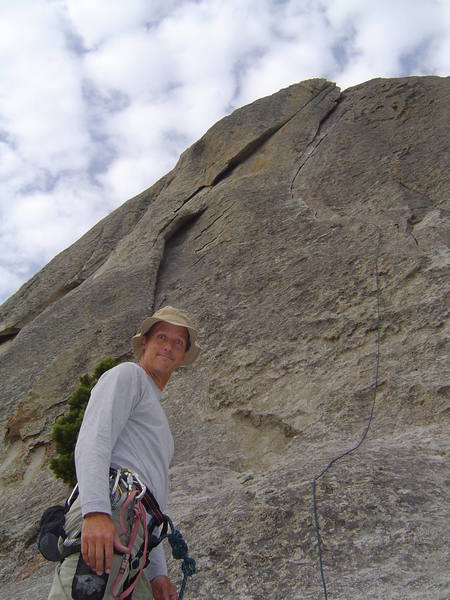 Mike Ottman looking up the City Classic "Wheat Thin" (5.7) on Elephant Rock