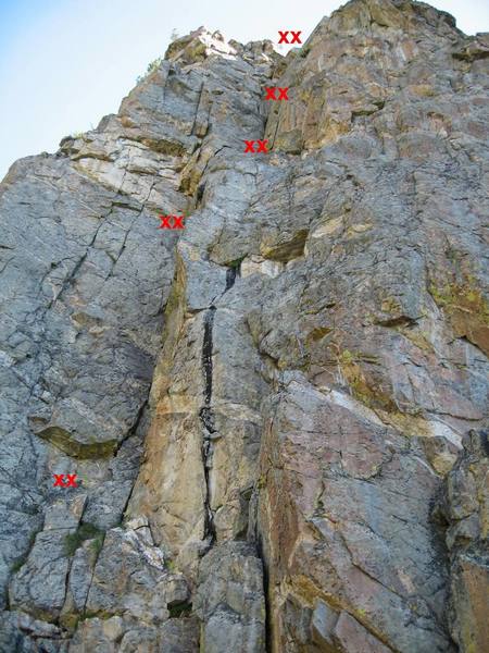 This photo shows the route and approximate anchor positions. With a 60m rope you can skip the 2nd and 4th anchors (going up!)