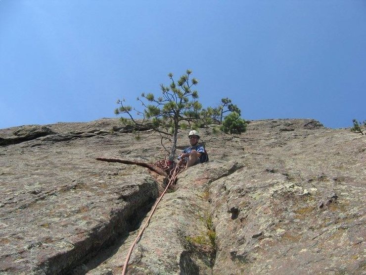 Belay at the end of P3 (w 60m). Typically Flatirons - this is the first solid one.