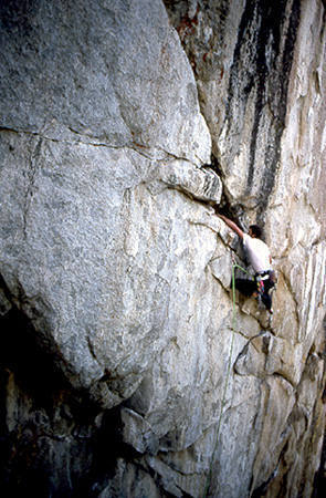 Paul Crawford on the first ascent of "Sky Shark".<br>
Photo by Blitzo.