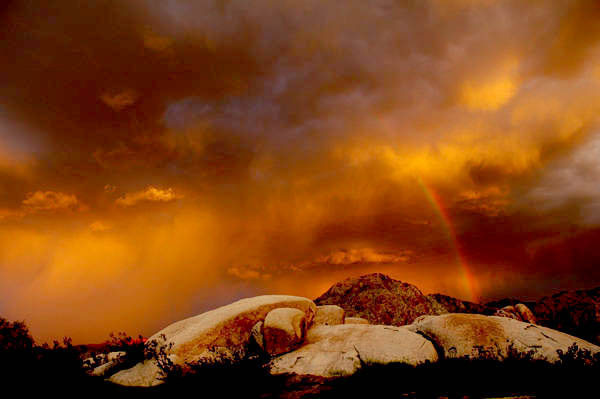 Sunset storm, Colorado Desert, Southern California.<br>
Photo by Blitzo.