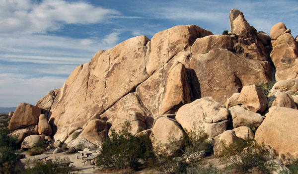 Hodgepodge Rock-West Face. <br>
Photo by Blitzo.