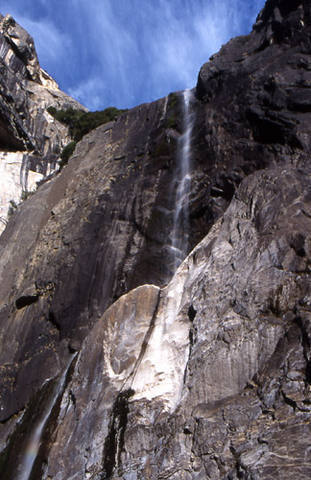 Lower Yosemite Falls during low water.<br>
Photo by Blitzo.