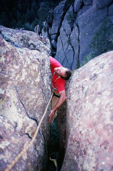 Chris Parks uses technique #3 (arm-bar with headjam) in the overhanging crack on "Euclid's Corner" (5.10c, PG-13) on Ridge 3 of Skunk Canyon in the Flatirons. Photo by Tony Bubb, 9/06.