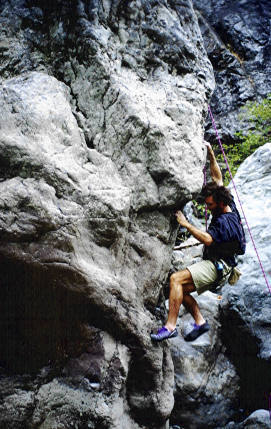 Tim Fearn climbing Greta VO+ at the Goats. Very classic TR or highball.