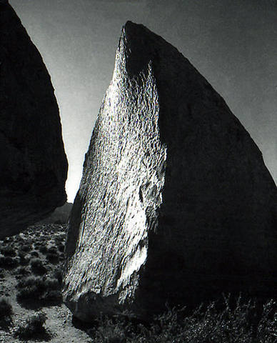Grandma Peabody Boulder.<br>
Photo by Blitzo.