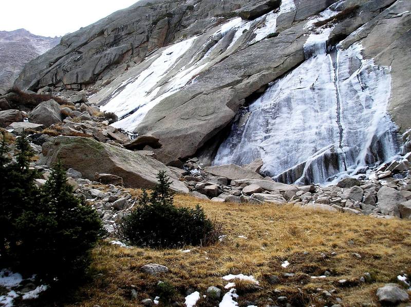 Black Lake Slab on 14-Oct-2006 with ice beginning to build up. Will punch trail again 28-Oct-2006 and grab a few more photos.