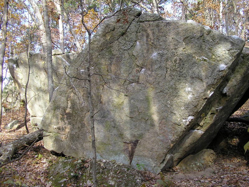 Day Dream boulder, Flake Face goes roughly up the center.