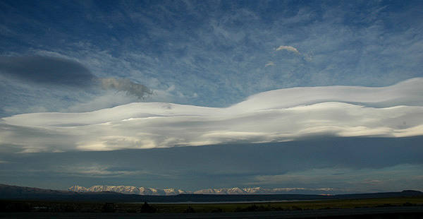 Lenticular over White Mountains.<br>
Photo by Blitzo.