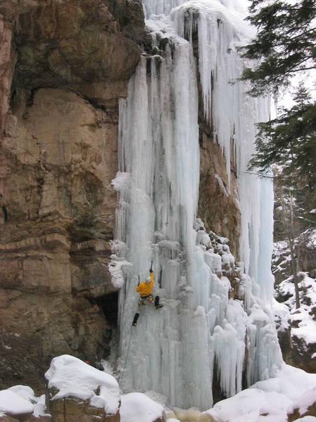 Some fun and steep ice in the park below the Gazebo. No idea of the name but it was in 4+ shape.