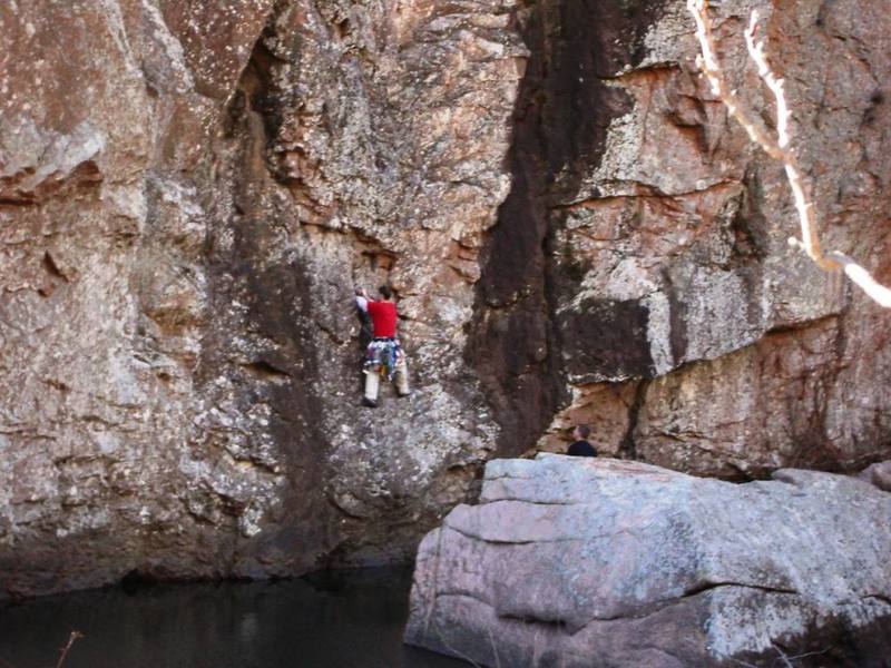 Starting up the Ker Plunk/Monkeys way traverse. A 0.5 to 0.75 cam may (not likely) keep you from going Ker Plunk should you blow of the wall.