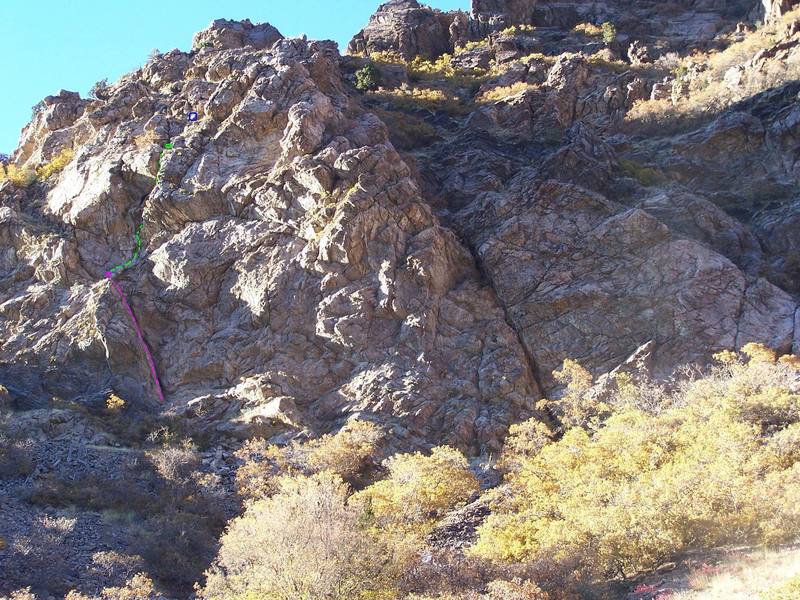 Scavenger climbs the green line over a bulge, then disappears into a corner and finishes through a chimney. The blue circle represents a sling for a two-rope rappel.