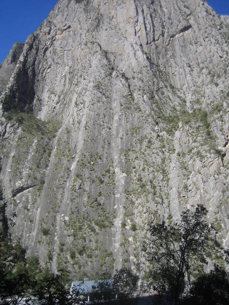 La Selva wall. The route on the ride side of the pavilion is Space Boyz (11 pitches, 5.10d). On the left is Yankee Clipper (13 or 15 pitches, 5.10b or 5.12a).