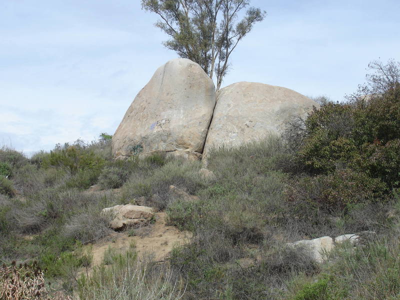 Rock Climbing in Painted Crack Boulder, San Diego County