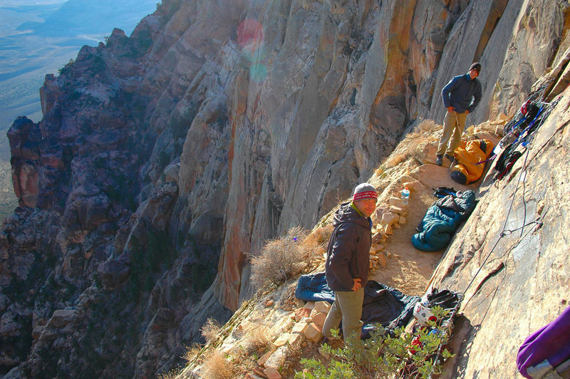Mitch Musci and Greg Jackson wake up to perfect conditions on the luxurious Rainbow Ledge, top of pitch 9.