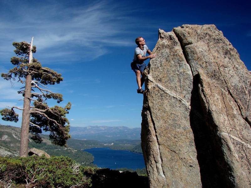 Easy fun line between School Rock and Grouse Slab @ Donner. August '06. Photo by Mason or Ben.