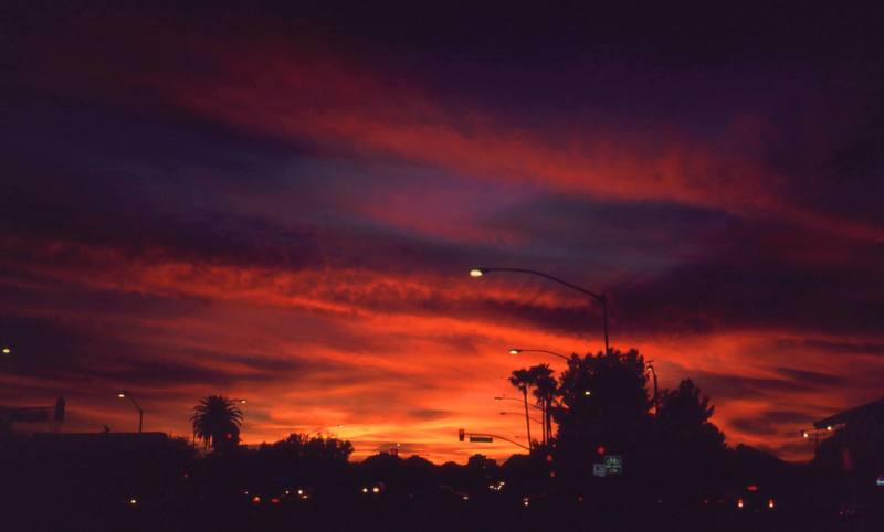 If you are climbing at Mt Lemon, you will probably be saying in Tucson. This will be your evening view, even from downtown.<br>
Sunset on Grant Street. Photo by Tony Bubb, 12/24/01.