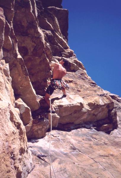 Roofs? 2 down, ??? more to go. Tony Bubb expends all his energy on 'Carbs and Caffeine' (11b) at the Gunks. Photo by Michelle Moffat, 10/03.