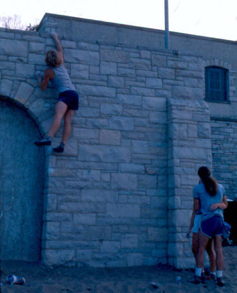 Buildering at Glenco Beach