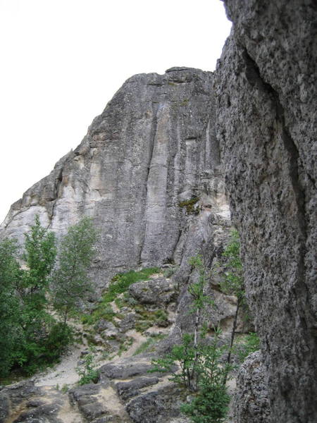 East aspect of Main Rock; home to many routes that can be led or TR'd; Prominent groove that splits the face is Minor Groove 5.9+