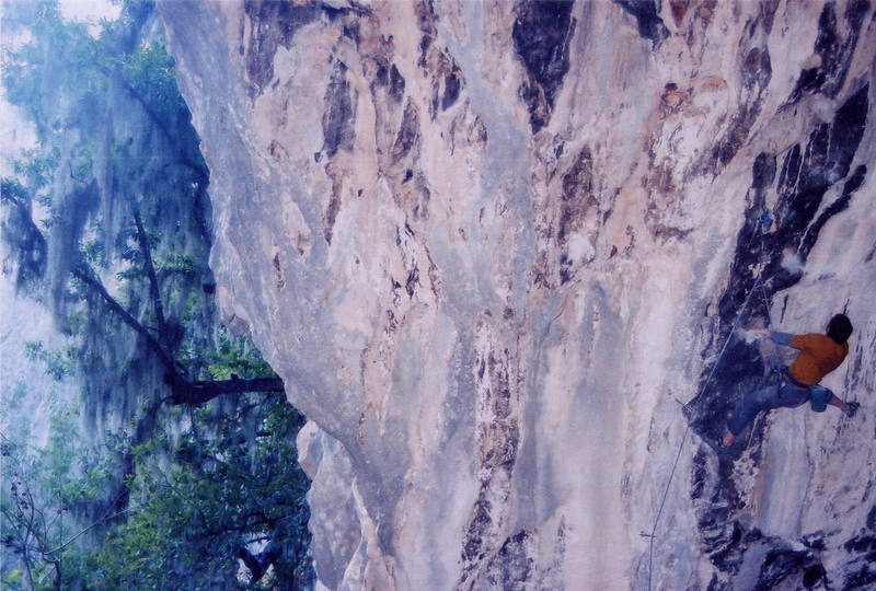 Climbing La Violencia, El Salto, Nuevo Leon, MX (2006)