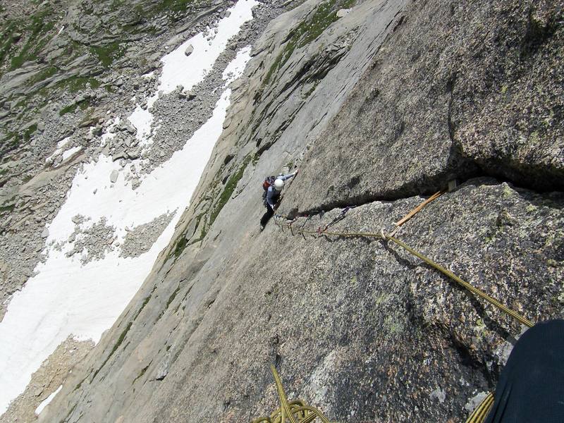 Mmmmm.... Splitter cracks 700ft off the deck. Dean is following the crux pitch.
