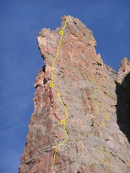 A high res picture of the upper pitches of the Petit Grepon. The yellow route is the std. route, while the red is an exposed 5.9 variation to the pizza pan belay.