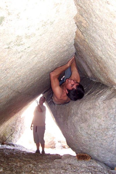 Patrick happily mumbling while climbing the overhanging offwidth... (photo by J. Vogel)