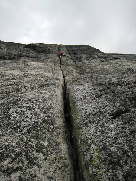3rd pitch of Holdless Horror. First wide section off the belay isn't as grind-y as is looks. Fun!