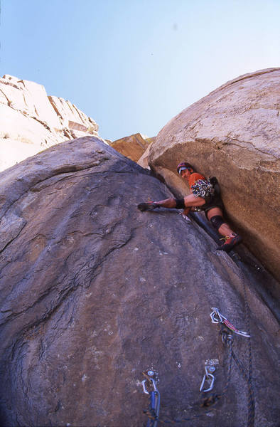 The awkward crux chimney moves on the second pitch of Candyland (L. Coats)