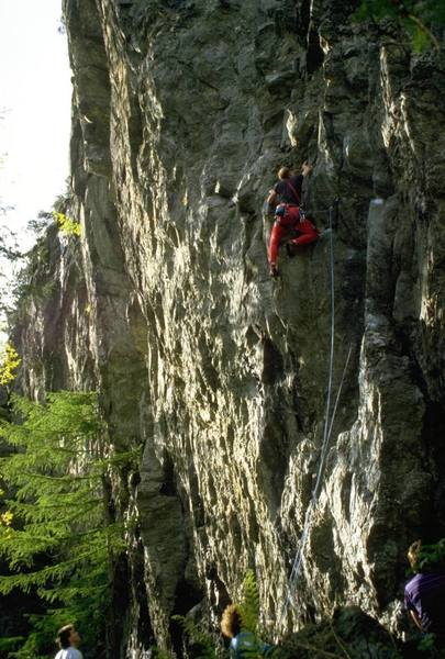 Simon on the crux moves of Squirm Direct, 5.10d (E3 5c).