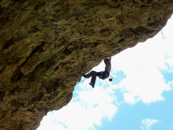 Juggy fun: turning the lip of the cave. Photo by Roy White