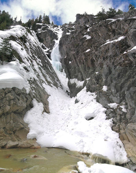 Steve Berwanger approaching Horsetail Falls.
